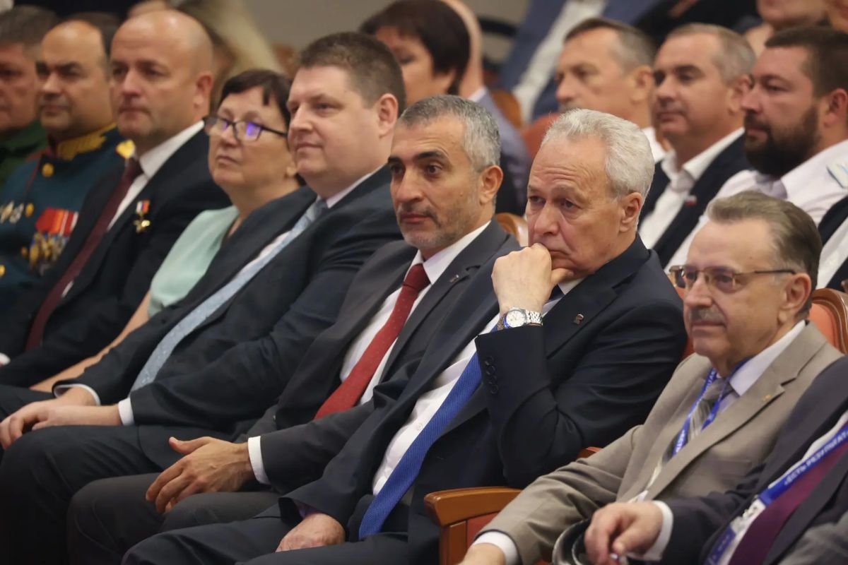 В Ставрополе прошел второй этап XLII Конференции Ставропольского регионального отделения партии «Единая Россия» под председательством секретаря регионального отделения, Губернатора Владимира Владимирова В Ставрополе прошел второй этап XLII Конференции Ставропольского регионального отделения партии «Единая Россия» под председательством секретаря регионального отделения, Губернатора Владимира Владимирова