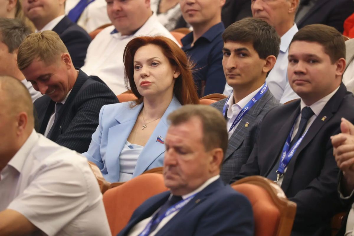 В Ставрополе прошел второй этап XLII Конференции Ставропольского регионального отделения партии «Единая Россия» под председательством секретаря регионального отделения, Губернатора Владимира Владимирова В Ставрополе прошел второй этап XLII Конференции Ставропольского регионального отделения партии «Единая Россия» под председательством секретаря регионального отделения, Губернатора Владимира Владимирова