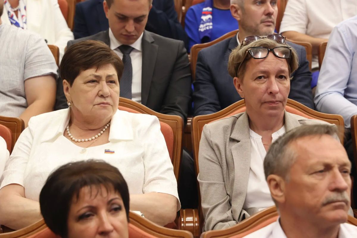 В Ставрополе прошел второй этап XLII Конференции Ставропольского регионального отделения партии «Единая Россия» под председательством секретаря регионального отделения, Губернатора Владимира Владимирова В Ставрополе прошел второй этап XLII Конференции Ставропольского регионального отделения партии «Единая Россия» под председательством секретаря регионального отделения, Губернатора Владимира Владимирова