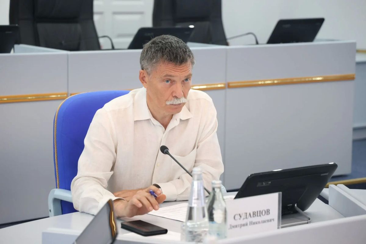 В Думе Ставропольского края прошло рабочее совещание депутатов и сотрудников аппарата краевого парламента В Думе Ставропольского края прошло рабочее совещание депутатов и сотрудников аппарата краевого парламента