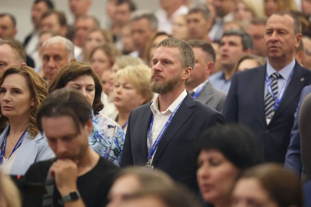 В Ставрополе прошел второй этап XLII Конференции Ставропольского регионального отделения партии «Единая Россия» под председательством секретаря регионального отделения, Губернатора Владимира Владимирова В Ставрополе прошел второй этап XLII Конференции Ставропольского регионального отделения партии «Единая Россия» под председательством секретаря регионального отделения, Губернатора Владимира Владимирова