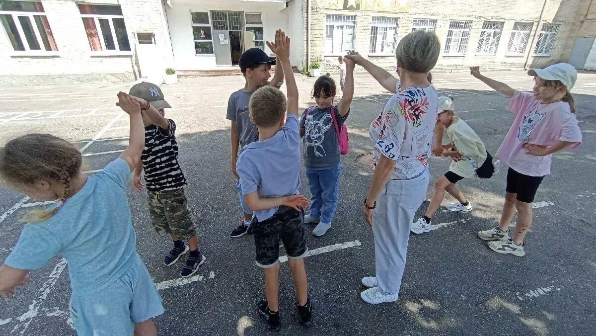 В детской библиотекефилиале № 5 ессентукские ребята из пришкольного лагеря школы № 5 им. А. Т. Губина прикоснулись к сокровищам русской старины В детской библиотекефилиале № 5 ессентукские ребята из пришкольного лагеря школы № 5 им. А. Т. Губина прикоснулись к сокровищам русской старины