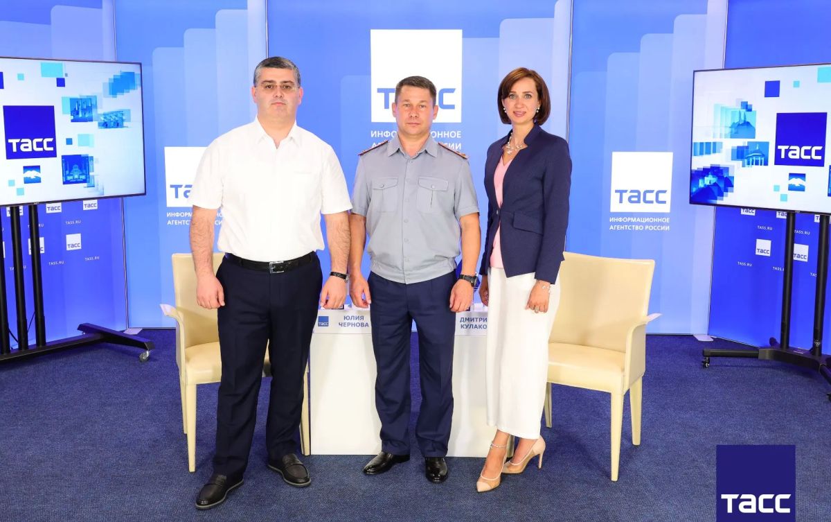Главное из заявлений, а также фоторепортаж с видеоинтервью заместителя начальника Управления ФСИН России по Ставропольскому краю Дмитрия Кулакова в Региональном информационном центре "ТАСС Кавказ" в Пятигорске: Главное из заявлений, а также фоторепортаж с видеоинтервью заместителя начальника Управления ФСИН России по Ставропольскому краю Дмитрия Кулакова в Региональном информационном центре "ТАСС Кавказ" в Пятигорске: