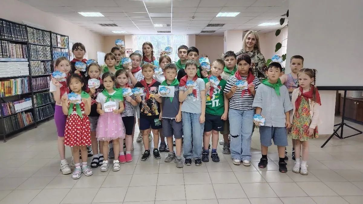 В нашей ессентукской библиотеке прошла встреча «По зову сердца» с Алёной Чечиневой - замруководителя фонда «Ессентуки За наших» и основательницей группы «Помоги СВОим» В нашей ессентукской библиотеке прошла встреча «По зову сердца» с Алёной Чечиневой - замруководителя фонда «Ессентуки За наших» и основательницей группы «Помоги СВОим»