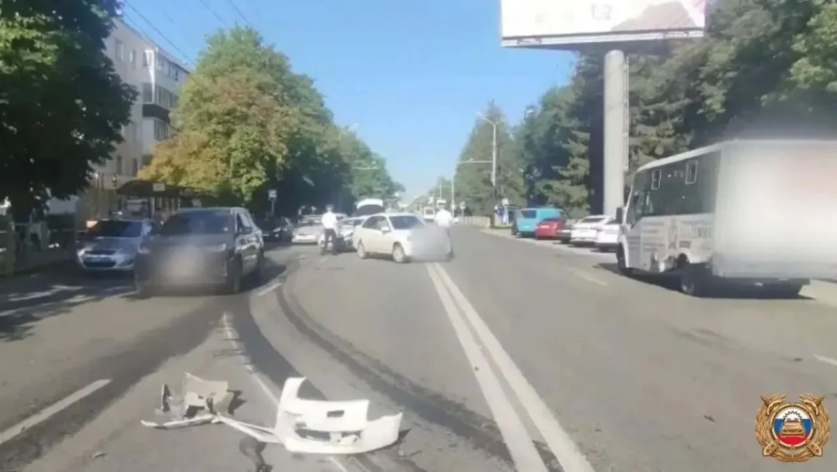 Пьяный мужчина на иномарке влетел в маршрутку в Ставрополе Пьяный мужчина на иномарке влетел в маршрутку в Ставрополе