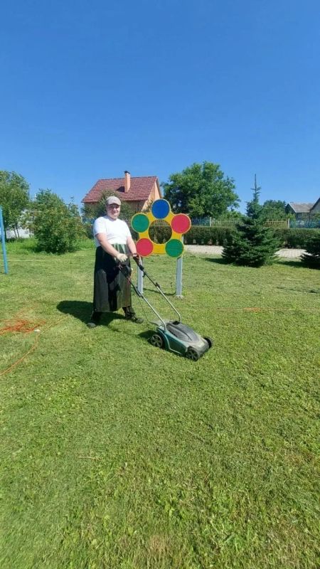 Когда взрослые делают мир ярче - дети улыбаются шире! Когда взрослые делают мир ярче - дети улыбаются шире!