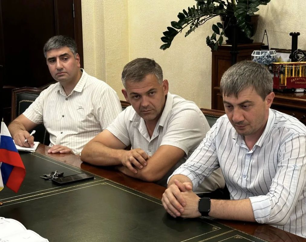 Дмитрий Ворошилов: Сегодня провёл совещание с руководителем ООО «Пятигорсктеплосервис» Денисом Бельчиковым и руководителем ПТП «Пятигорское» ГУП СК «Ставрополькрайводоканал» Артуром Чотчаевым Дмитрий Ворошилов: Сегодня провёл совещание с руководителем ООО «Пятигорсктеплосервис» Денисом Бельчиковым и руководителем ПТП «Пятигорское» ГУП СК «Ставрополькрайводоканал» Артуром Чотчаевым