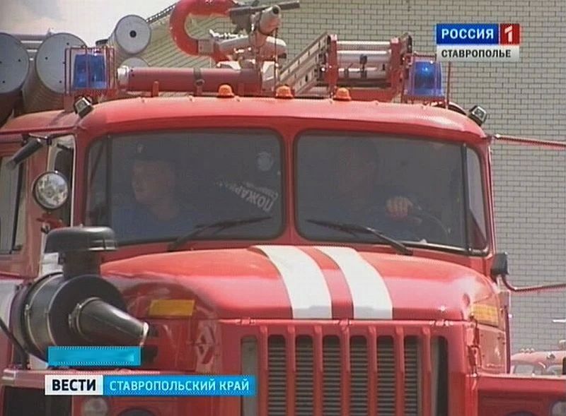 В Невинномысске локализовали пожар на территории логистического комплекса