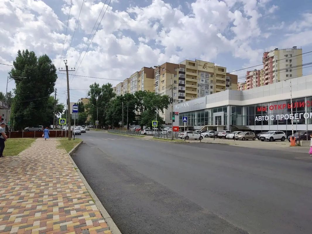 Новый светофор появился сегодня на улице Октябрьской на перекрестке с бульваром Зеленая роща