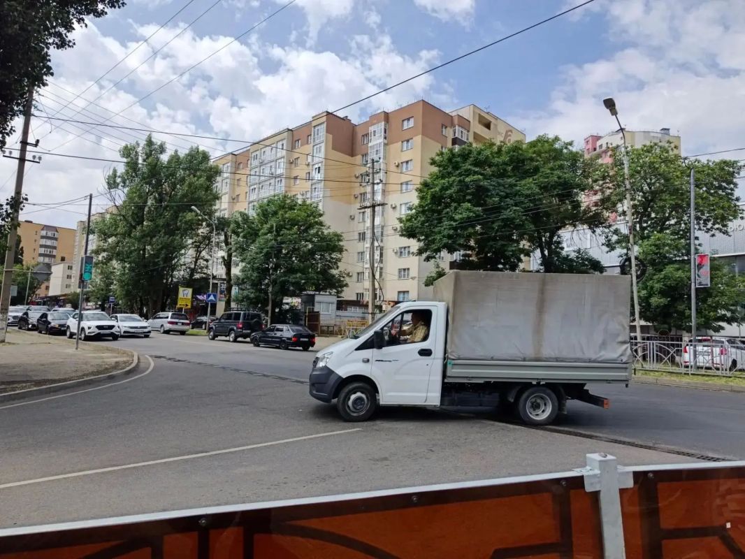 Иван Ульянченко: Новый светофорный объект сегодня установили на пересечении улицы Октябрьской и бульвара Зеленая роща Иван Ульянченко: Новый светофорный объект сегодня установили на пересечении улицы Октябрьской и бульвара Зеленая роща