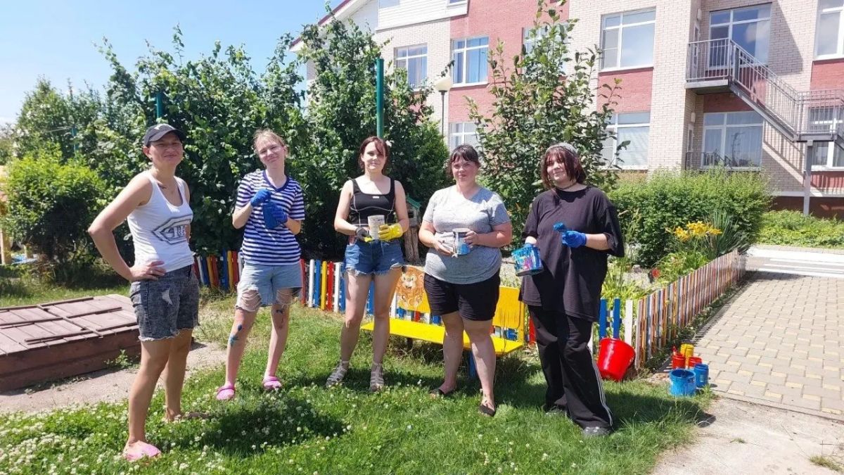 Когда взрослые делают мир ярче - дети улыбаются шире! Когда взрослые делают мир ярче - дети улыбаются шире!