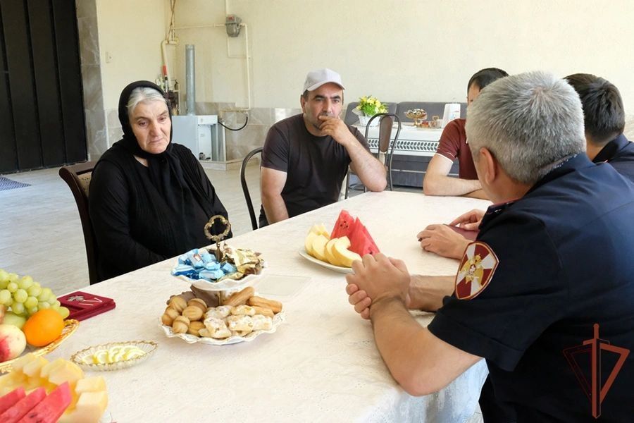 В Дагестане передали государственную награду родным погибшего росгвардейца В Дагестане передали государственную награду родным погибшего росгвардейца