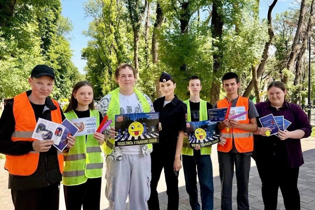«Будь заметен!»: в курортной зоне Ессентуков автоинспекторы проводят индивидуальную работу с пешеходами и пользователями СИМ