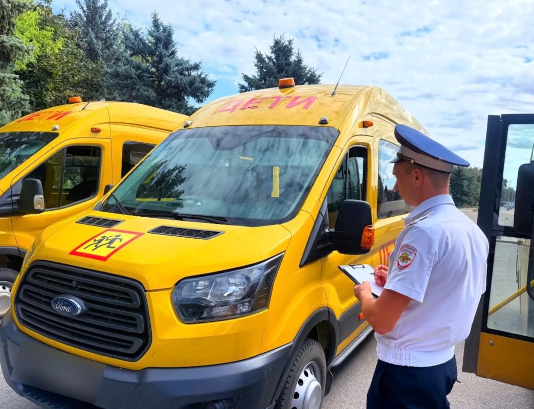 В Степновском округе автоинспекторы провели проверку готовности школьных автобусов к новому учебному году В Степновском округе автоинспекторы провели проверку готовности школьных автобусов к новому учебному году
