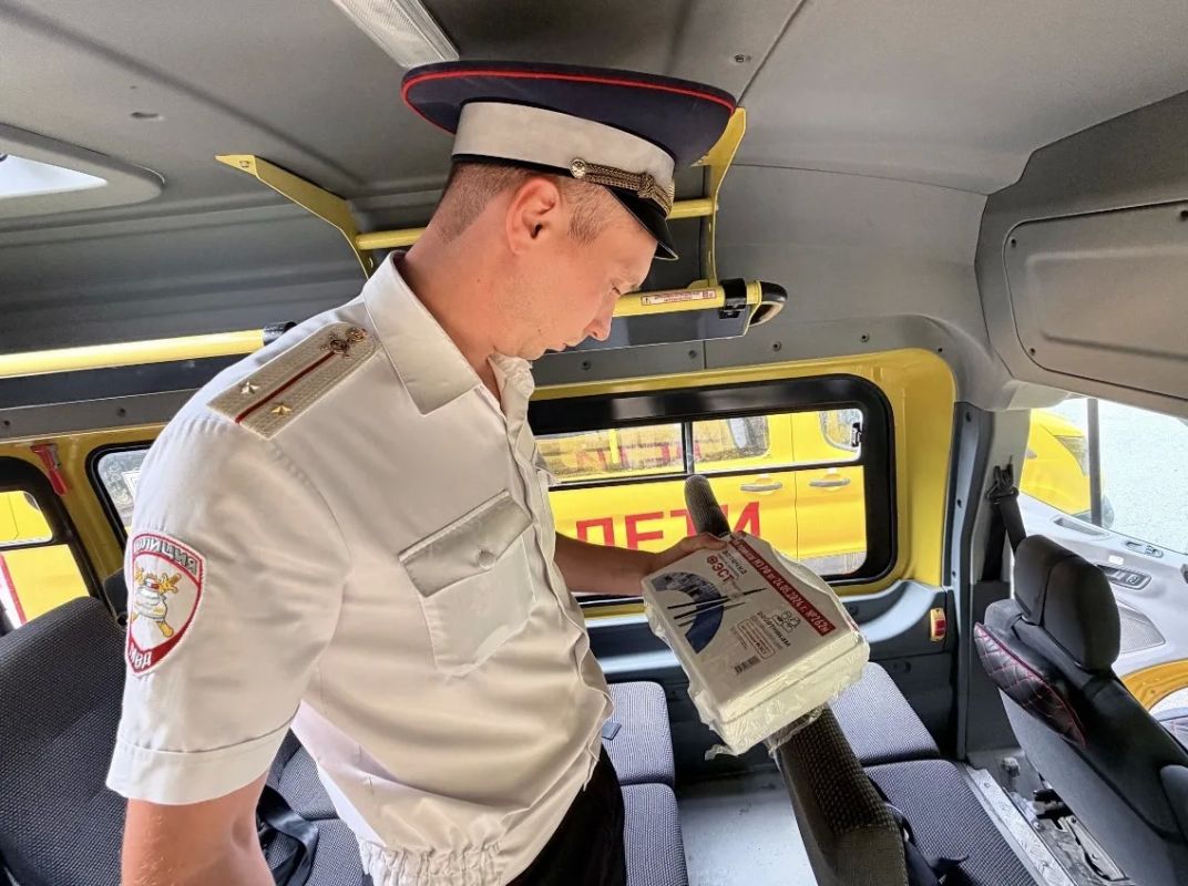 В Степновском округе автоинспекторы провели проверку готовности школьных автобусов к новому учебному году В Степновском округе автоинспекторы провели проверку готовности школьных автобусов к новому учебному году