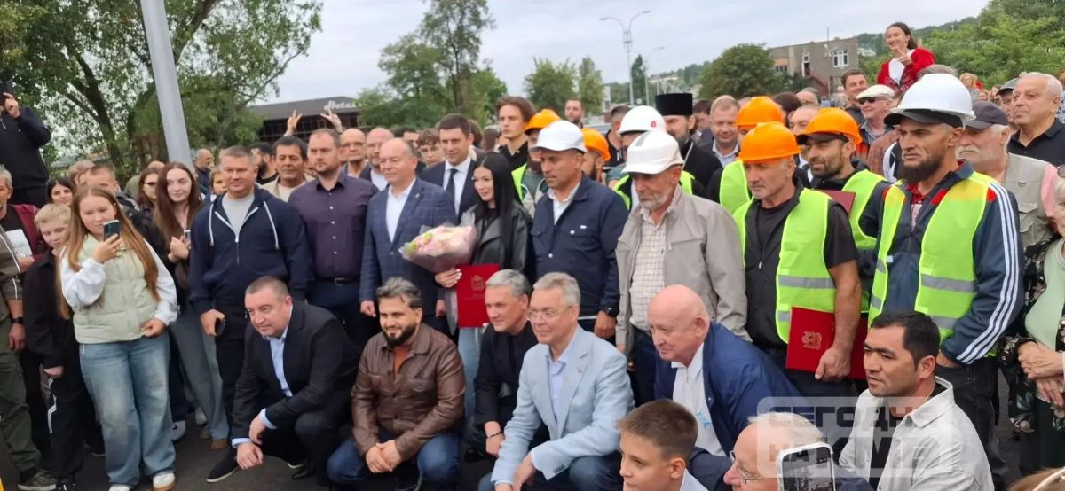 В Пятигорске открыли новый мост на проспекте Калинина! Губернатор Владимир Владимиров вручил благодарственные письма строителям, которые принимали участие в возведении объекта В Пятигорске открыли новый мост на проспекте Калинина! Губернатор Владимир Владимиров вручил благодарственные письма строителям, которые принимали участие в возведении объекта