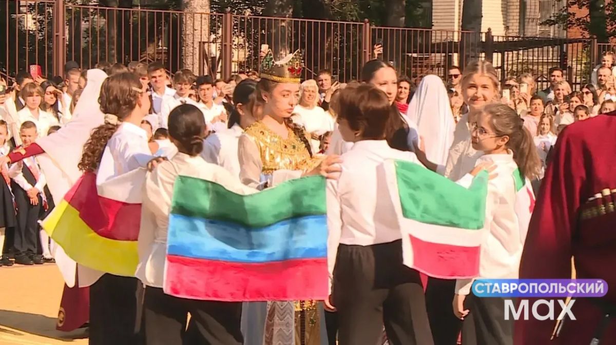 Школьные линейки проходят сегодня по всему Ставрополью Школьные линейки проходят сегодня по всему Ставрополью