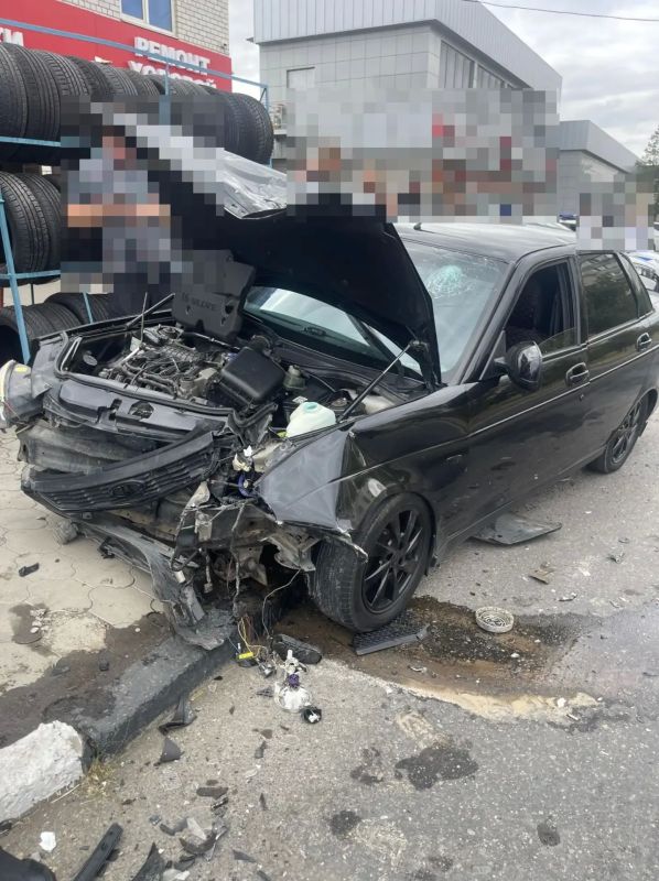 Одна ошибка при повороте привела к столкновению трёх автомобилей в Будённовске Одна ошибка при повороте привела к столкновению трёх автомобилей в Будённовске