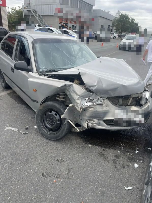 Одна ошибка при повороте привела к столкновению трёх автомобилей в Будённовске Одна ошибка при повороте привела к столкновению трёх автомобилей в Будённовске