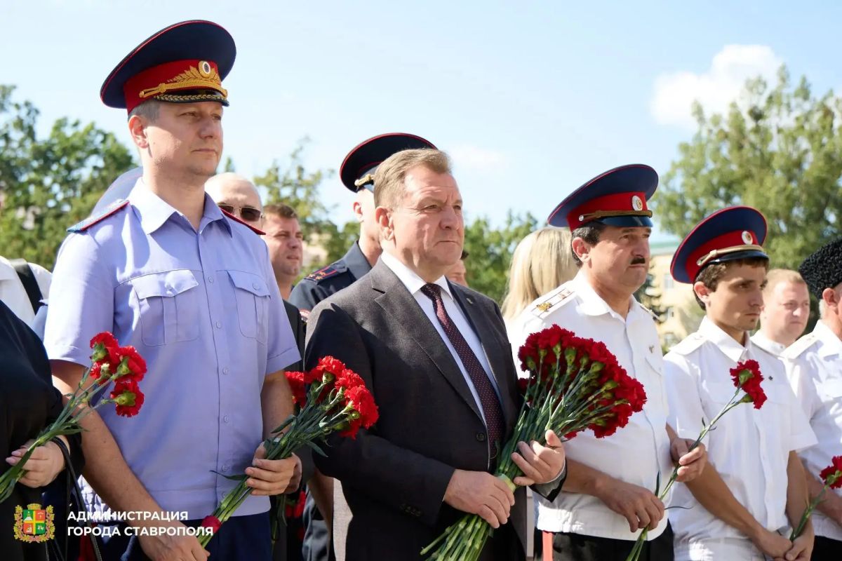 В Ставрополе почтили память погибших в терактах В Ставрополе почтили память погибших в терактах