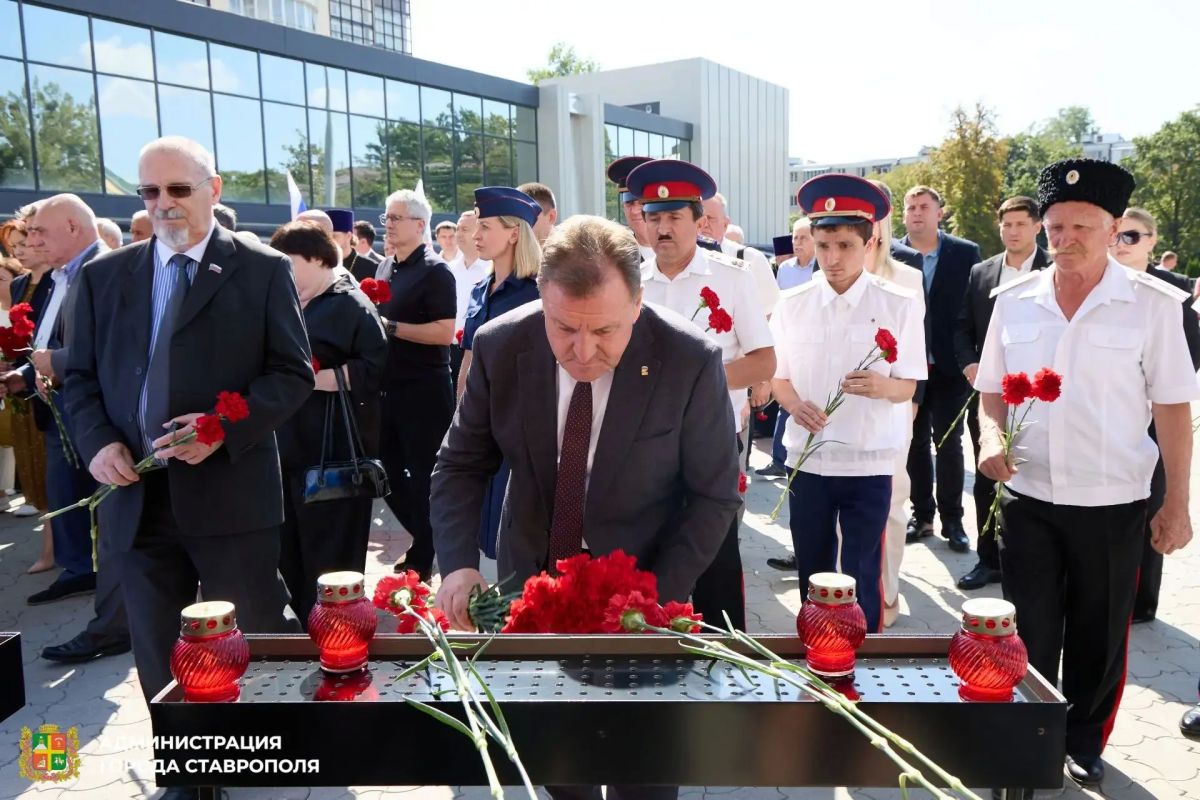 В Ставрополе почтили память погибших в терактах В Ставрополе почтили память погибших в терактах