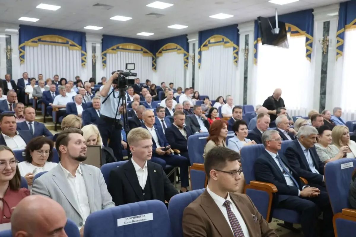 Владимир Владимиров: На региональной конференции «Единой России» утвердили программу работы партии на ближайшие 5 лет Владимир Владимиров: На региональной конференции «Единой России» утвердили программу работы партии на ближайшие 5 лет