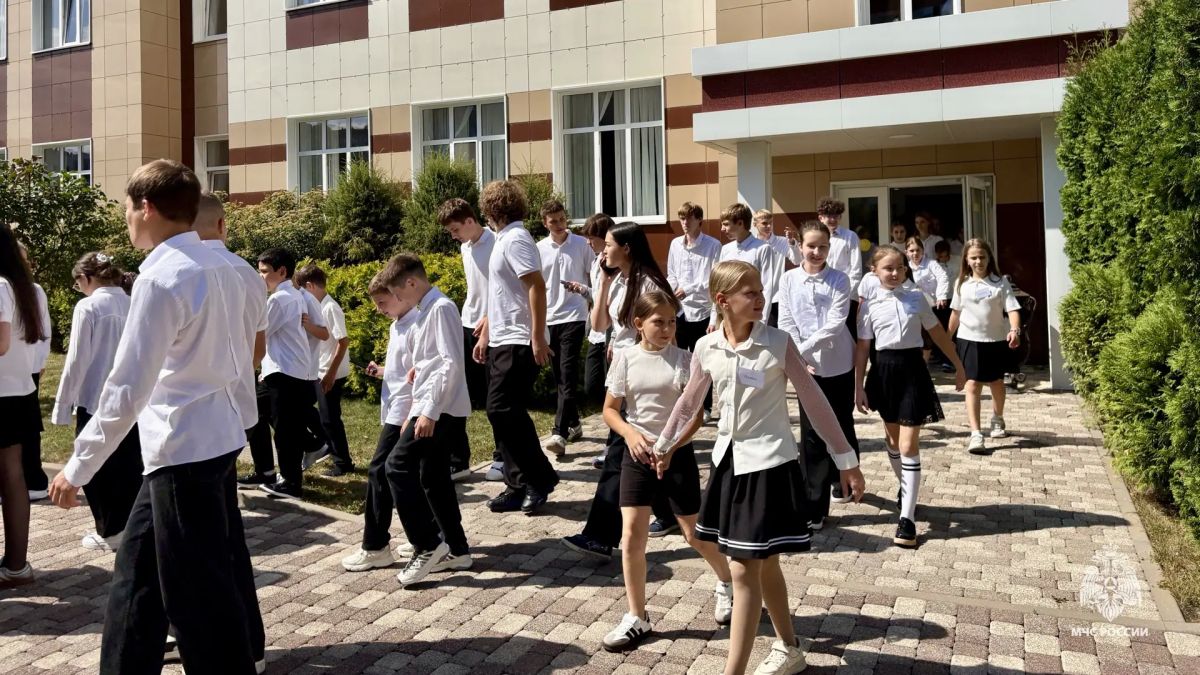 В ставропольской школе прошла тренировочная эвакуация В ставропольской школе прошла тренировочная эвакуация
