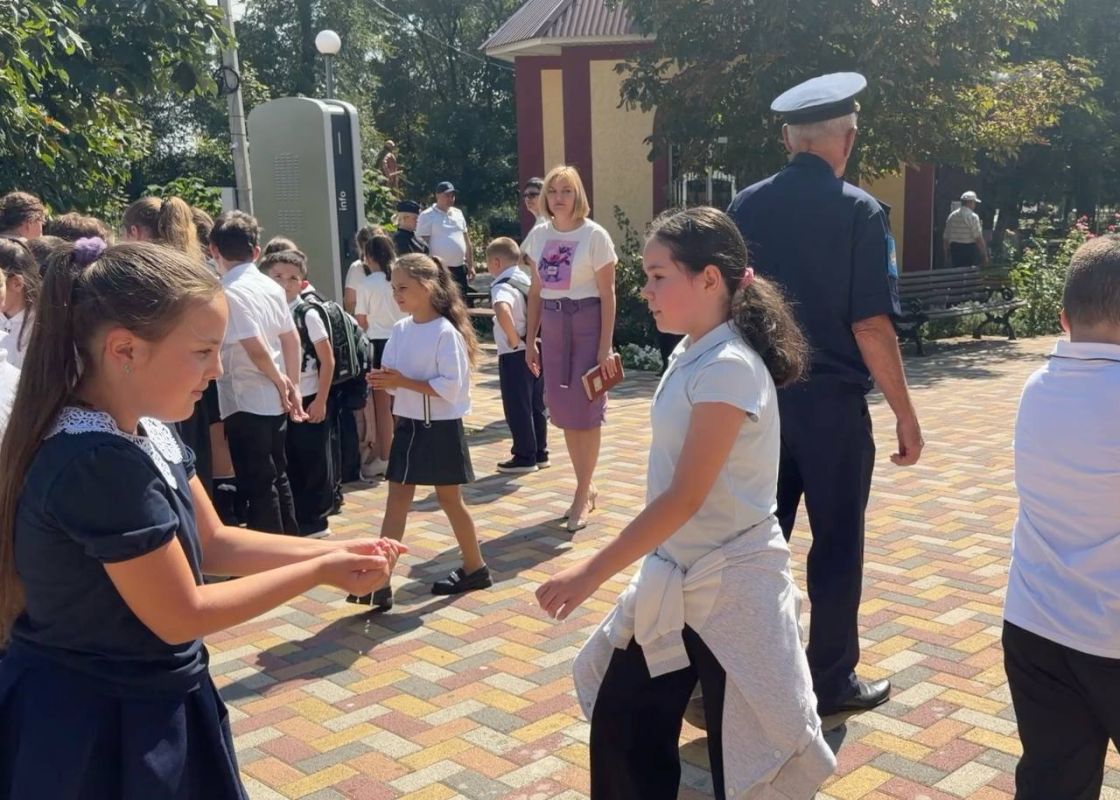 В Кочубеевском округе сотрудники СК России приняли участие в мероприятиях ко Дню солидарности в борьбе с терроризмом В Кочубеевском округе сотрудники СК России приняли участие в мероприятиях ко Дню солидарности в борьбе с терроризмом