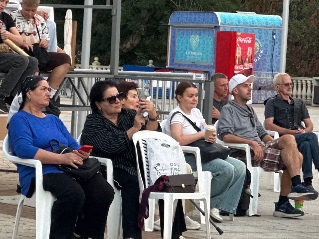 В Комсомольском парке стартовал киновечер под открытым небом В Комсомольском парке стартовал киновечер под открытым небом