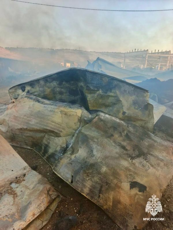 #ПожарныеСутки26. Пожар на складе в селе Надежда Вчера днем на улице Гагарина в селе Надежда загорелся склад #ПожарныеСутки26. Пожар на складе в селе Надежда Вчера днем на улице Гагарина в селе Надежда загорелся склад