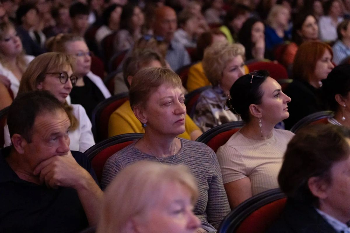 Дмитрий Ворошилов: В рамках Осеннего культурного марафона в Пятигорске состоялся моноспектакль Даниила Страхова «Бей в поэта» Дмитрий Ворошилов: В рамках Осеннего культурного марафона в Пятигорске состоялся моноспектакль Даниила Страхова «Бей в поэта»