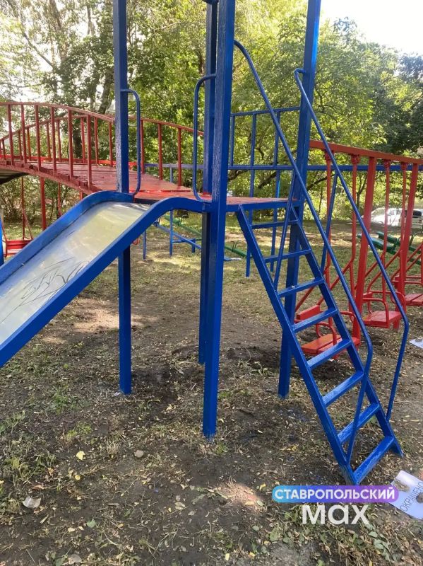 До/после: детскую площадку привели в порядок на улице Ленина в Ставрополе До/после: детскую площадку привели в порядок на улице Ленина в Ставрополе