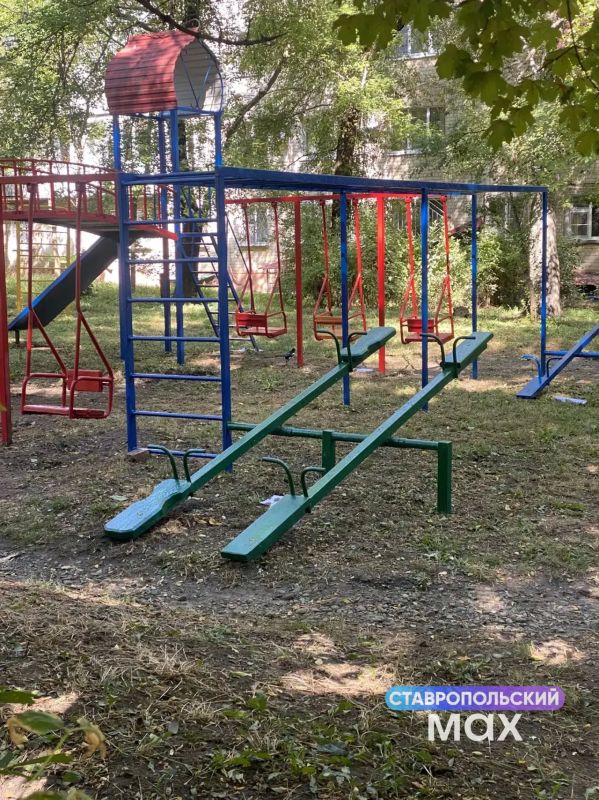 До/после: детскую площадку привели в порядок на улице Ленина в Ставрополе До/после: детскую площадку привели в порядок на улице Ленина в Ставрополе