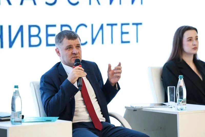 В Северо-Кавказском федеральном университете состоялась профориентационная встреча студентов юридических специальностей с заместителем начальника Главного управления МВД России по Ставропольскому краю – начальником Главного... В Северо-Кавказском федеральном университете состоялась профориентационная встреча студентов юридических специальностей с заместителем начальника Главного управления МВД России по Ставропольскому краю – начальником Главного...