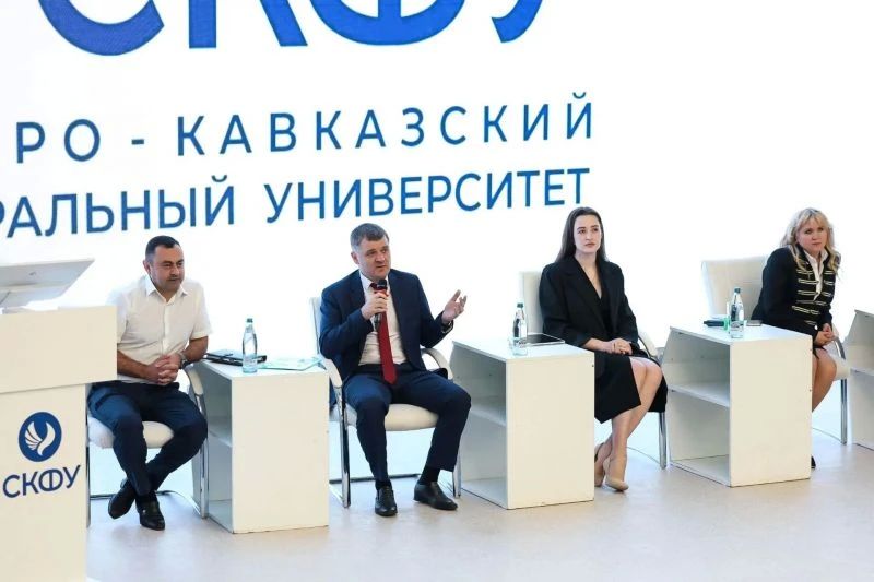 В Северо-Кавказском федеральном университете состоялась профориентационная встреча студентов юридических специальностей с заместителем начальника Главного управления МВД России по Ставропольскому краю – начальником Главного... В Северо-Кавказском федеральном университете состоялась профориентационная встреча студентов юридических специальностей с заместителем начальника Главного управления МВД России по Ставропольскому краю – начальником Главного...