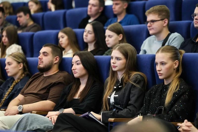 В Северо-Кавказском федеральном университете состоялась профориентационная встреча студентов юридических специальностей с заместителем начальника Главного управления МВД России по Ставропольскому краю – начальником Главного... В Северо-Кавказском федеральном университете состоялась профориентационная встреча студентов юридических специальностей с заместителем начальника Главного управления МВД России по Ставропольскому краю – начальником Главного...