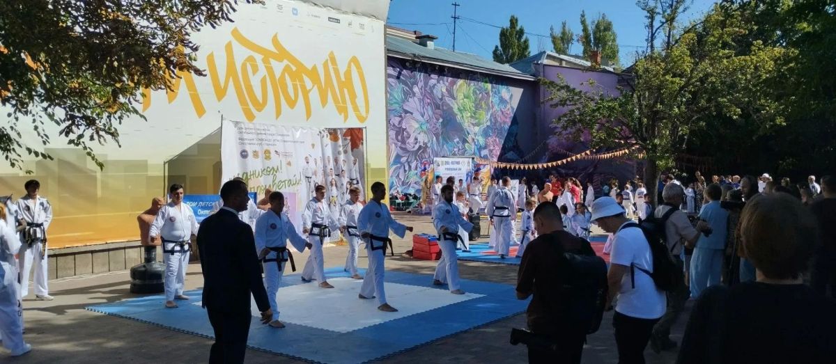 Физкультурно-этнографический фестиваль стартовал на площади Ленина в Ставрополе Физкультурно-этнографический фестиваль стартовал на площади Ленина в Ставрополе