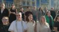 Более 100 молодых людей приняли участие в праздничном флешмобе — они исполнили песню Олега Газманова "Ставрополье" в разных локациях центра знаний "Машук"