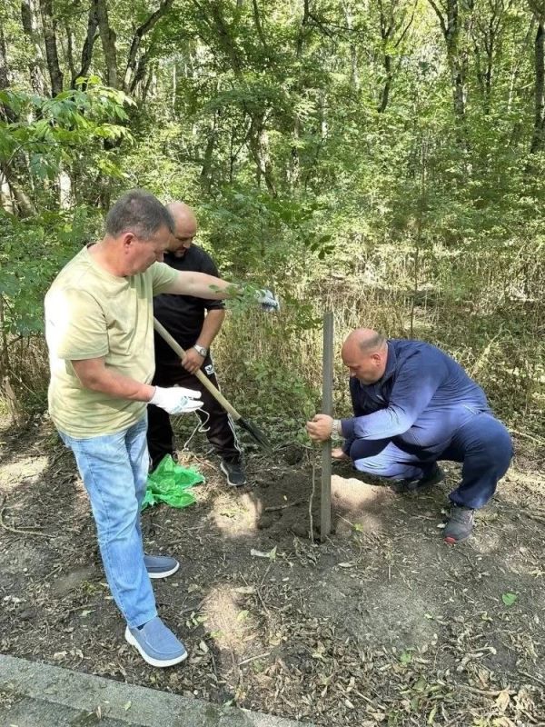 В краевой столице в Русский лес на субботник вышли представители администрации Промышленного района, городского лесничества, Ставропольского лесхоза и Ставропольского лесничества В краевой столице в Русский лес на субботник вышли представители администрации Промышленного района, городского лесничества, Ставропольского лесхоза и Ставропольского лесничества