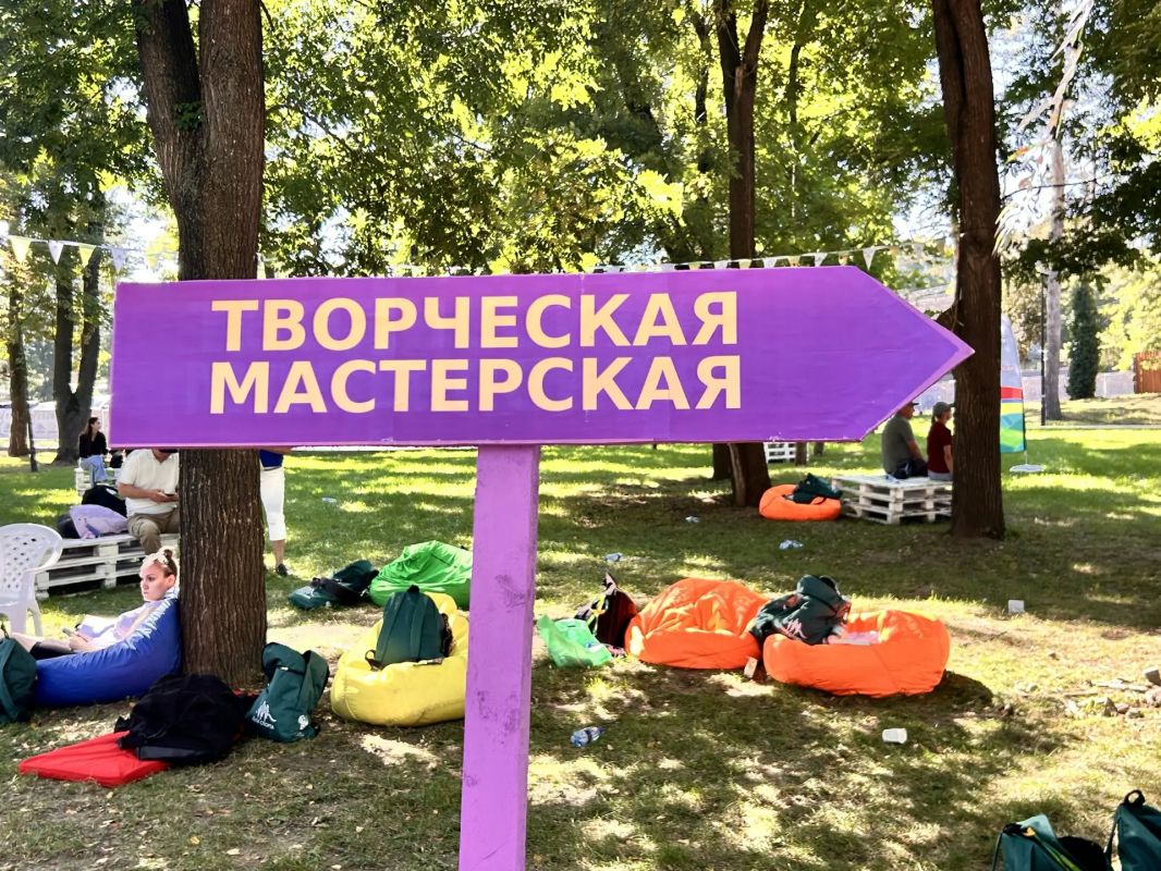 Куда же без творчества!. Зелёная зона на Старом озере превратилась в большой праздничный городок! Творческие мастерские, квизы, танцевальные мастер-классы — занятие по душе найдётся для каждого, независимо от возраста и... Куда же без творчества!. Зелёная зона на Старом озере превратилась в большой праздничный городок! Творческие мастерские, квизы, танцевальные мастер-классы — занятие по душе найдётся для каждого, независимо от возраста и...
