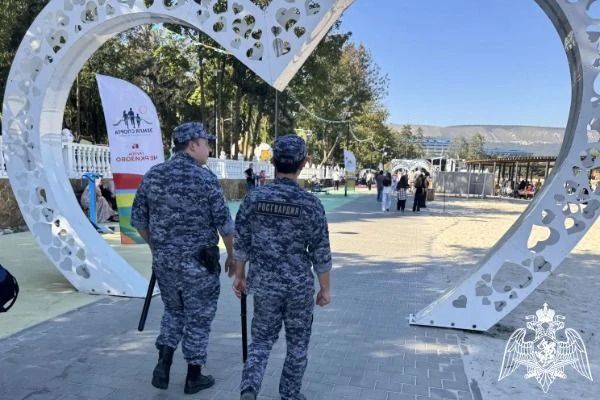 В Кисловодске сотрудники Росгвардии обеспечили безопасность во время празднования Дня города В Кисловодске сотрудники Росгвардии обеспечили безопасность во время празднования Дня города