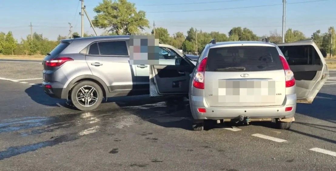 На участке дороги Ставрополь-Аэропорт столкнулись два автомобиля, сообщают в краевой Госавтоинспекции