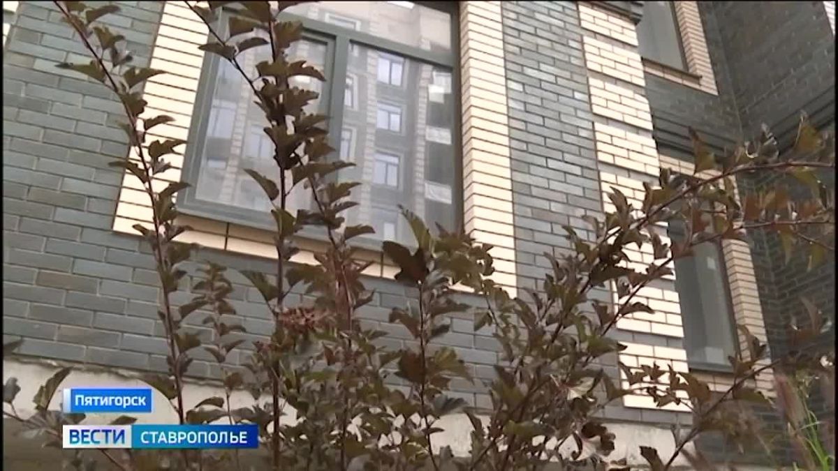 В Пятигорске ключи от квартир получили дети-сироты