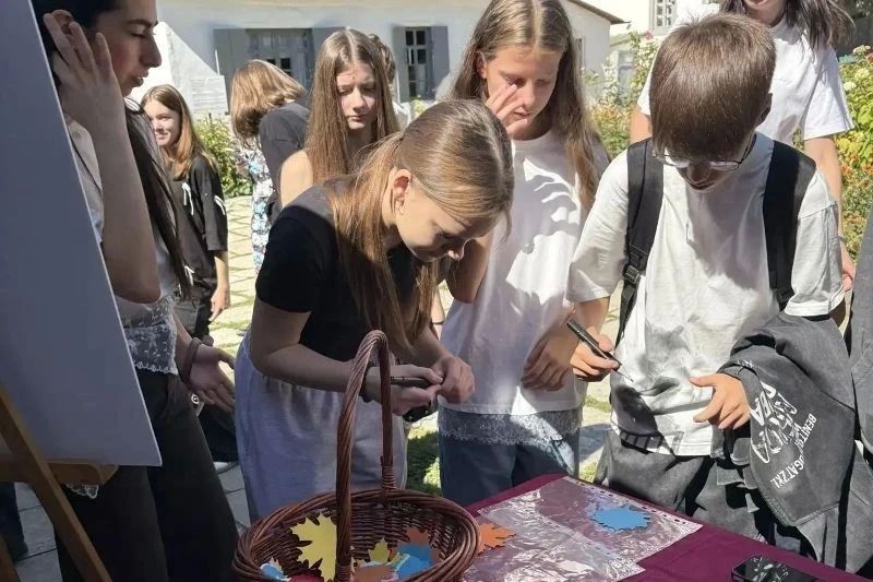 Древо Единства «вырастили» во дворе пятигорского Домика Лермонтова Древо Единства «вырастили» во дворе пятигорского Домика Лермонтова