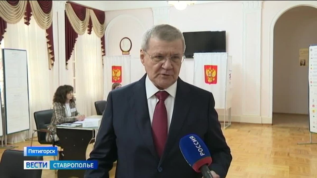 Полпред президента в СКФО Юрий Чайка проголосовал в Пятигорске