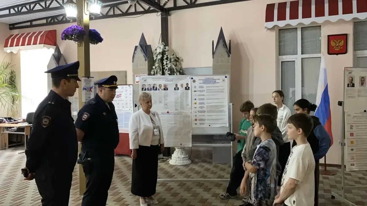 Открытый урок на избирательном участке - гражданской ответственности учим с детства Открытый урок на избирательном участке - гражданской ответственности учим с детства