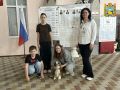 На выборах депутатов Госдумы РФ и краевой Думы можно встретить молодежь, взрослое поколение, семьи с детьми и даже пушистых компаньонов