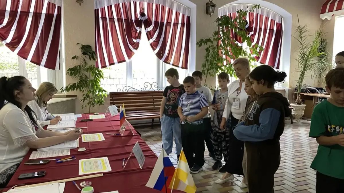Открытый урок на избирательном участке - гражданской ответственности учим с детства Открытый урок на избирательном участке - гражданской ответственности учим с детства