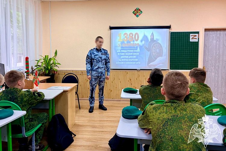 В День победы в Куликовской битве сотрудник ОМОН «Машук» провел урок мужества для кадет в Пятигорске В День победы в Куликовской битве сотрудник ОМОН «Машук» провел урок мужества для кадет в Пятигорске