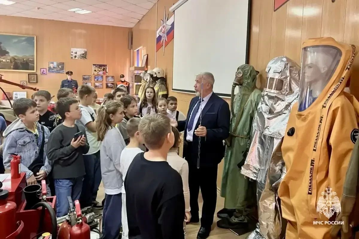 В Ставрополе ученики школ № 6 и 50 побывали на экскурсии в музее пожарной охраны МЧС В Ставрополе ученики школ № 6 и 50 побывали на экскурсии в музее пожарной охраны МЧС